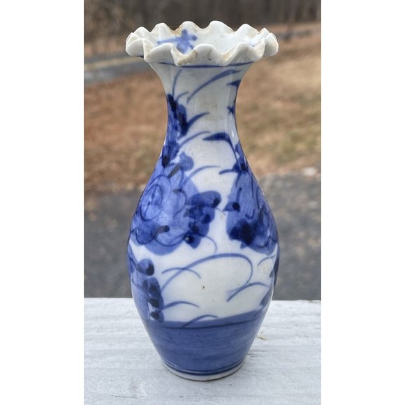 Antique Japanese Porcelain Hand Painted Blue White Ruffle Rimmed Vase Meiji 19th - Picture 12 of 14